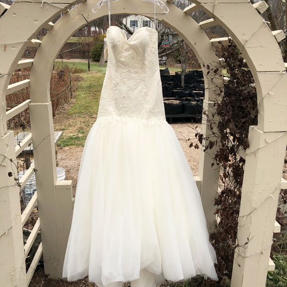 Alfred Angelo Wedding Gown size 6 - Picture 5 of 15